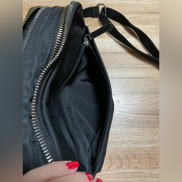 Vince Camuto multi-pocket crossbody / shoulder hand bag / purse. - Picture 6 of 12